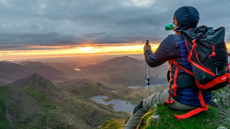 آشنایی طبیعت‌گردان با نحوه گذاشتن دوربین‌های تله‌ای در بوت‌کمپ آموزشی دانشگاه تربیت‌مدرس