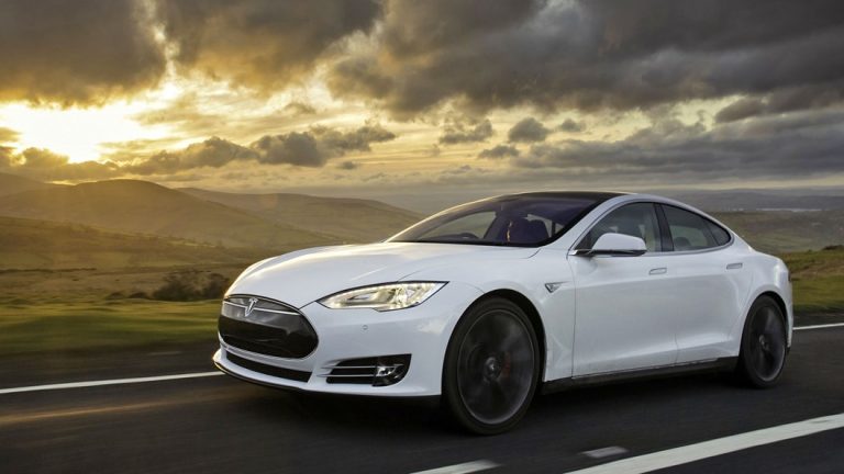 02-tesla-model-s-long-range-evs