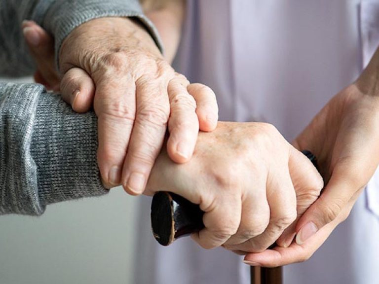 کمک‌های اولیه برای آسیب‌های شایع سالمندان