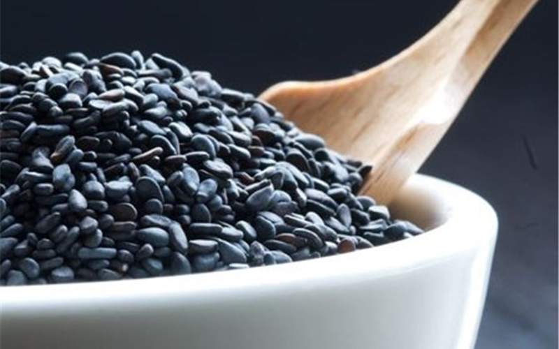 نحوه استفاده از سیاهدانه برای تقویت مو