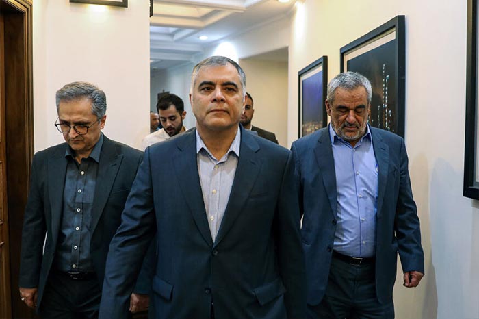 محسن پاک‌نژاد 2