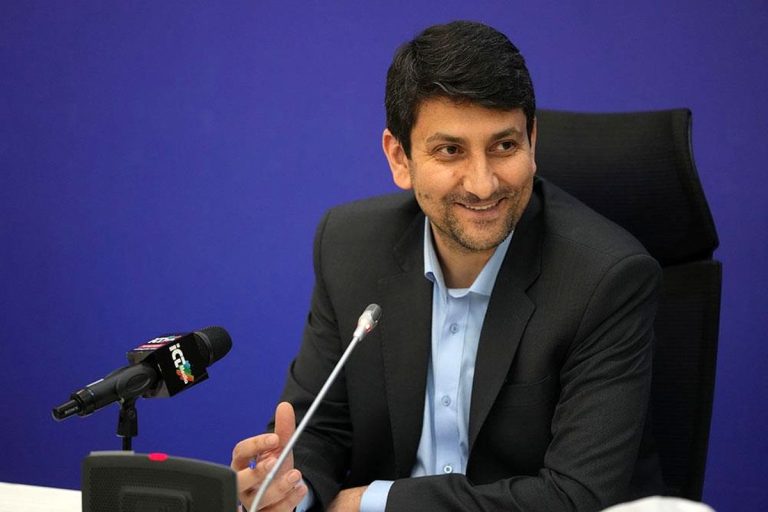 وزیر ارتباطات و فناوری.