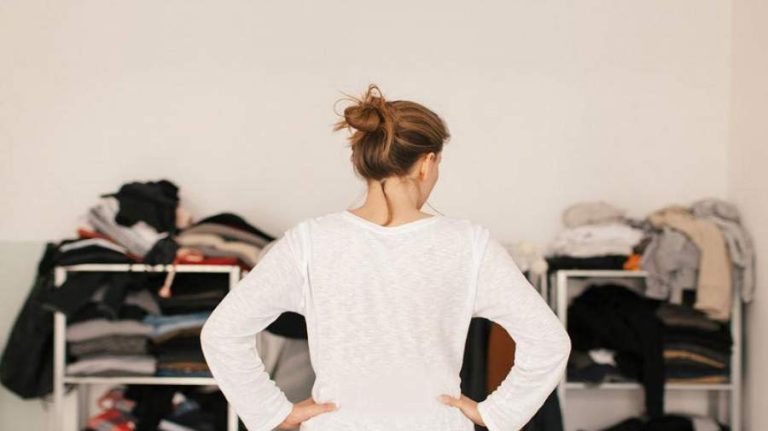 دور ریختن وسایل اضافی خانه