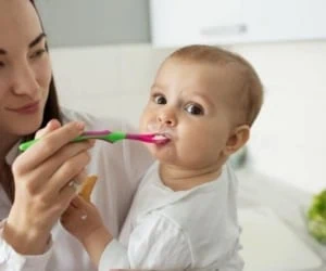 شروع اولین غذای کمکی نوزاد