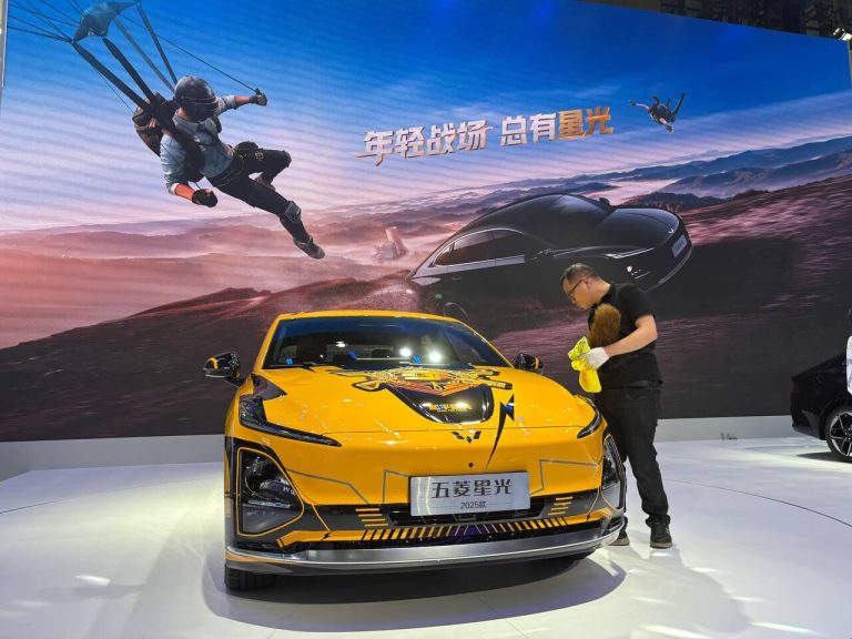 پرنده خودران