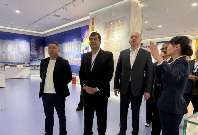 وزیر ورزش و جوانان