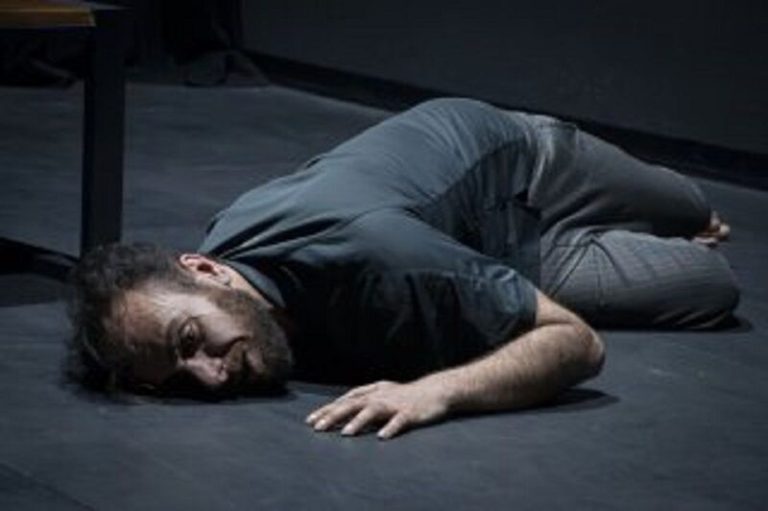 «مرد مصلوب به گاو مرده»