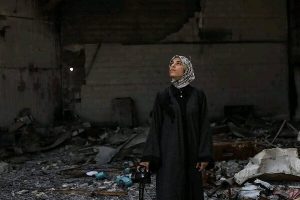دختری با لنز حقیقت‌بین