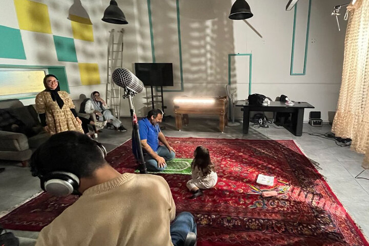 «زیر چشمان خدا»