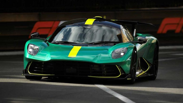 اولین نمایش عمومی آستون‌مارتین والهالا با رانندگی فرناندو آلونسو در موناکو