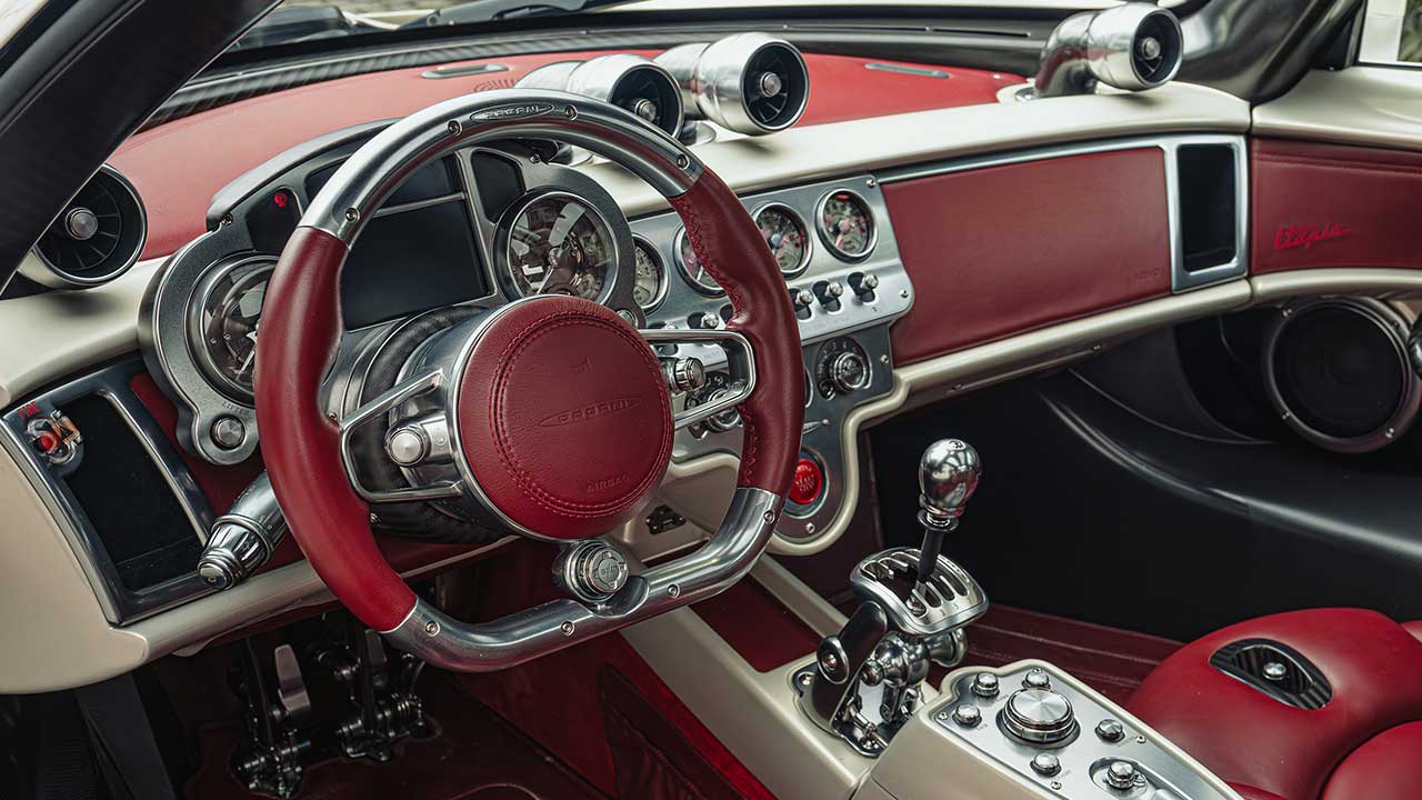 انقلاب علیه نمایشگرها و بازگشت دکمه‌های فیزیکی به خودروها