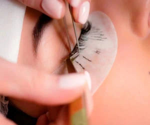 اشتباهات کاشت مژه