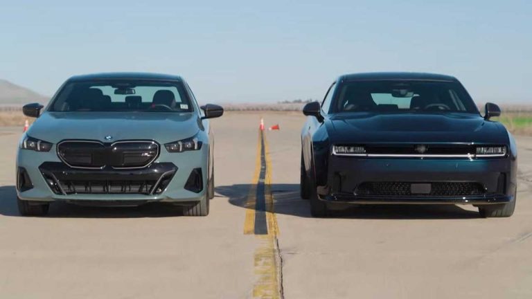 درگ رفت و برگشتی بین دوج چارجر دیتونا و بی ام و i5