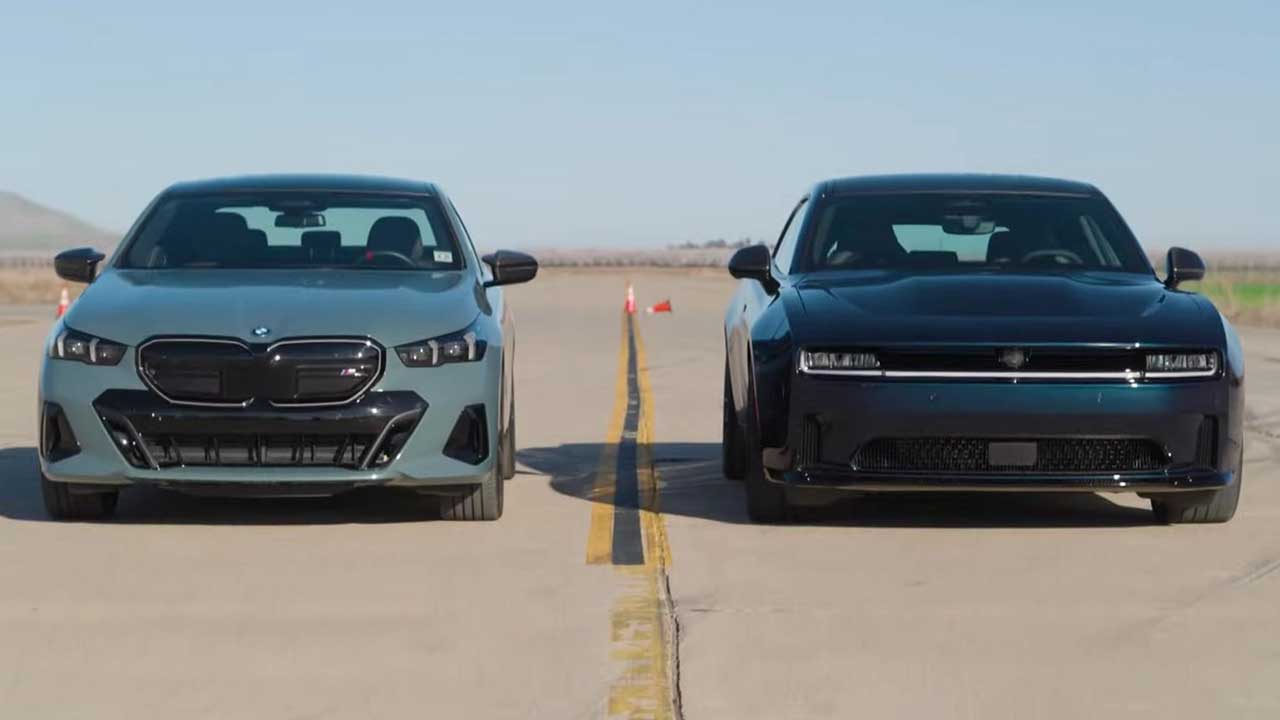 درگ رفت و برگشتی بین دوج چارجر دیتونا و بی ام و i5