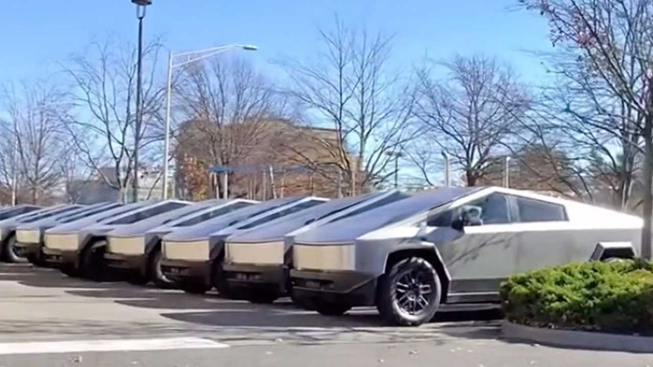 دپوی سایبرتراک‌های فروش نرفته در پارکینگ مرکز خرید و خشم مقامات محلی