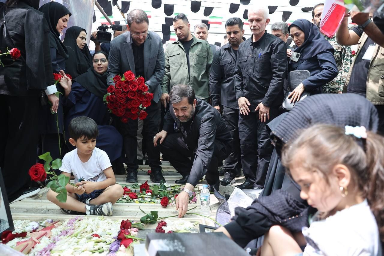 مراسم وداع با شهدا