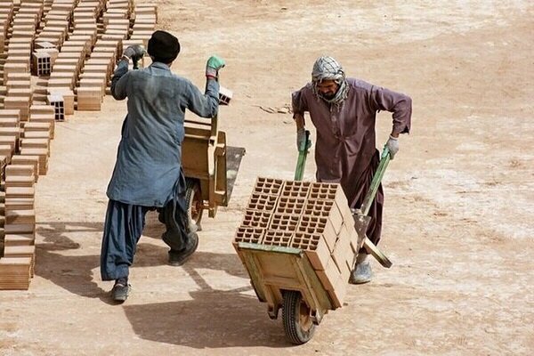 عواقب اشتغال اتباع غیرمجاز