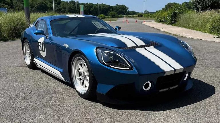 ساخت شلبی کبرا دیتونای مدرن توسط دانشجویان طراحی با بودجه‌ای محدود