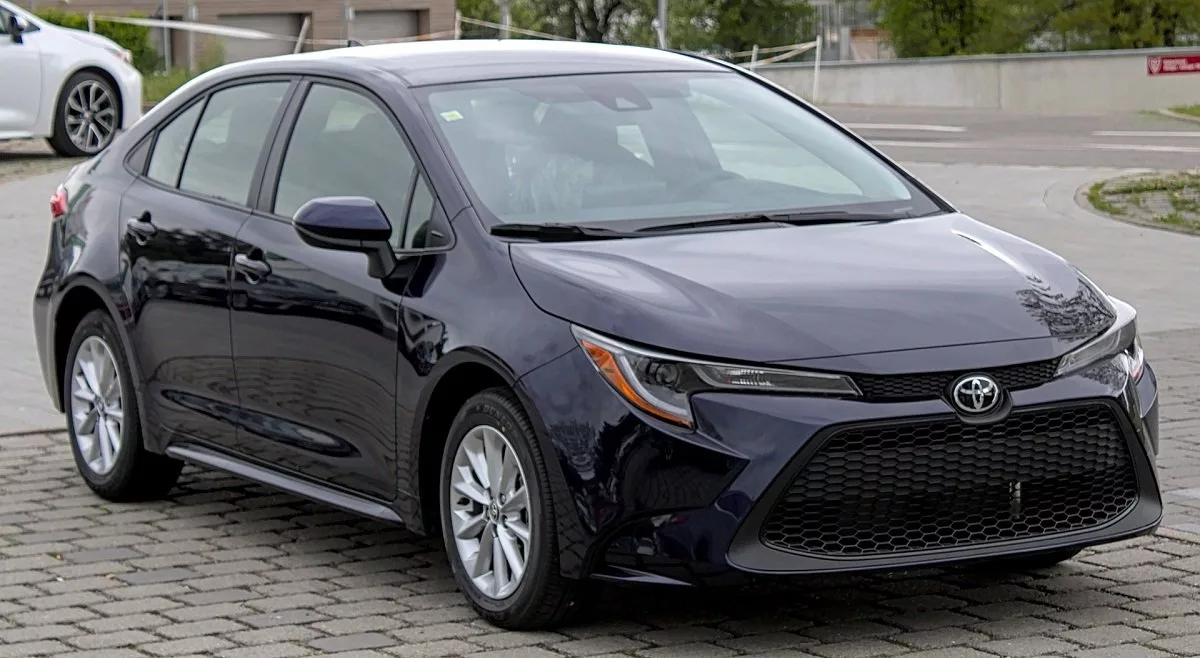 تویوتا کرولا بنزینی