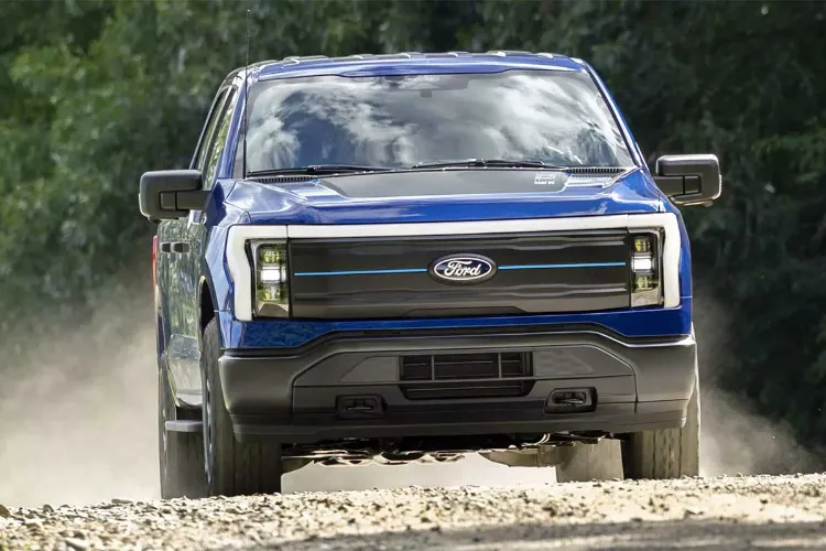 معرفی فورد F-150 لایتنینگ STX