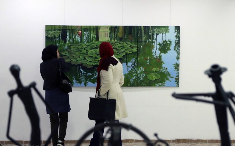 گالری‌گردی پاییزی