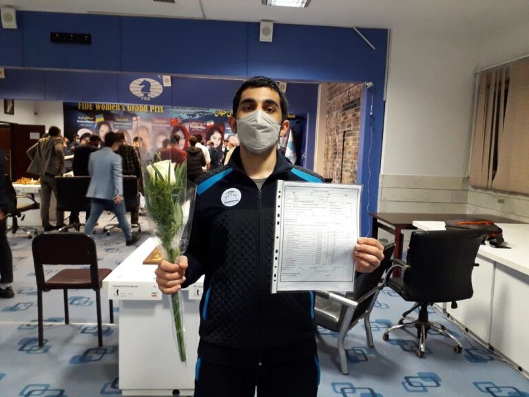 آبتین عطاخان