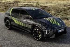 اولین تصاویر از هاچ‌بک داغ کیا EV4 GT