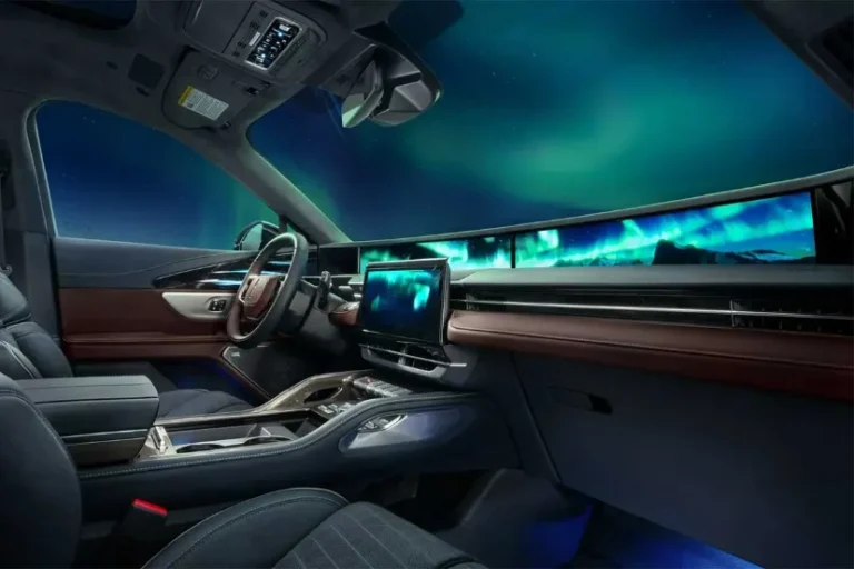 لینکلن شفق قطبی را در کابین ناتیلوس شبیه‌سازی می‌کند!