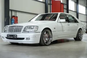 بازتولید خیره‌کننده مرسدس بنز اتاق تانک با موتور V12 و کابین مجلل