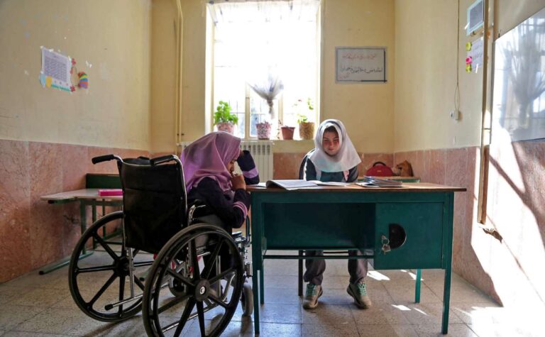 ۳۹ کلاس درس و ۲ سالن ورزشی