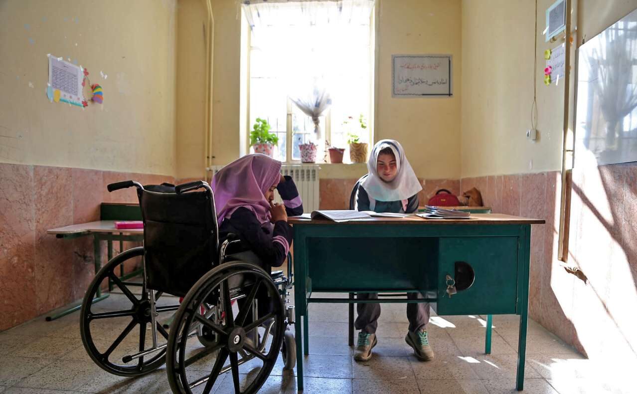 ۳۹ کلاس درس و ۲ سالن ورزشی