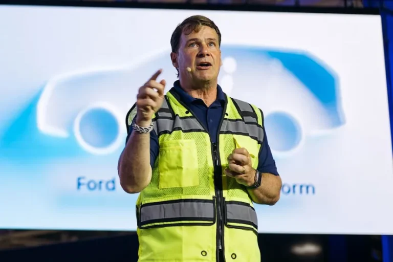 رقابت به سبک فورد: مدیرعامل غول آمریکایی