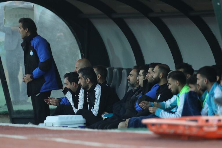 نیمکت استقلال