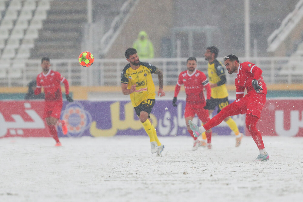 اوستون اورونوف