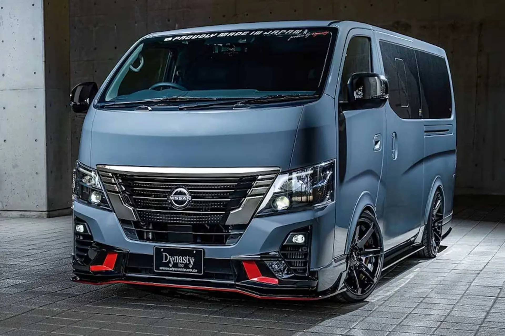 ون نیسان با لباس GT-R