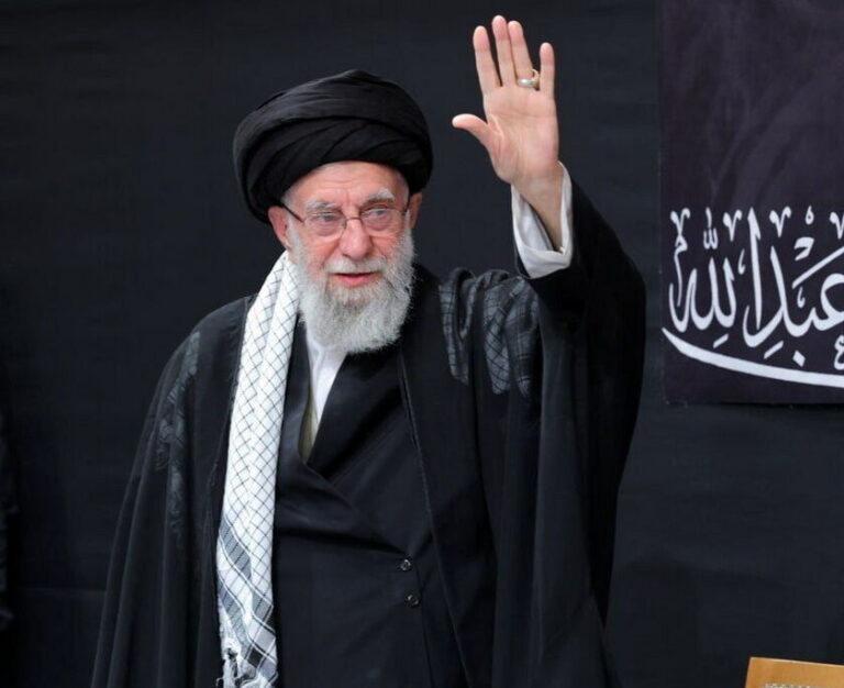 شهادت رهبر انقلاب اسلامی