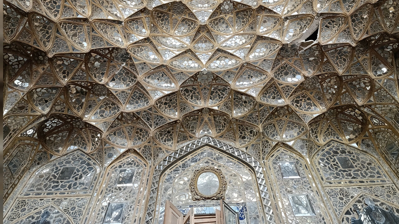 «کاخ چهل‌ستون»