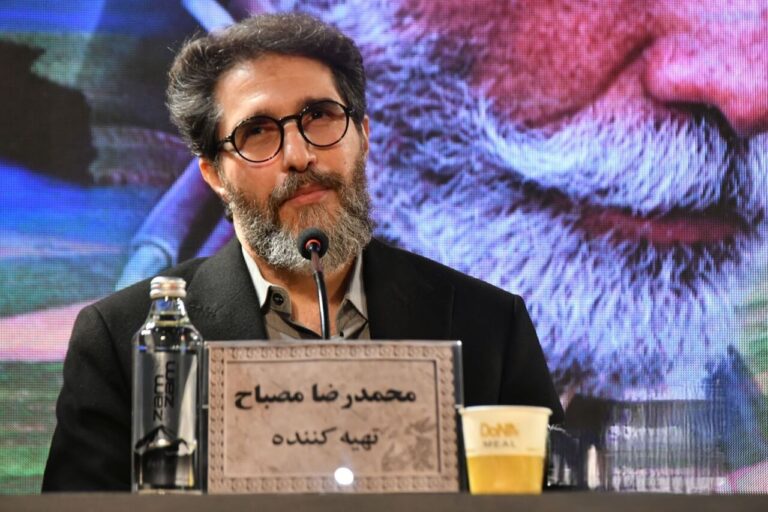 «در آغوش درخت»