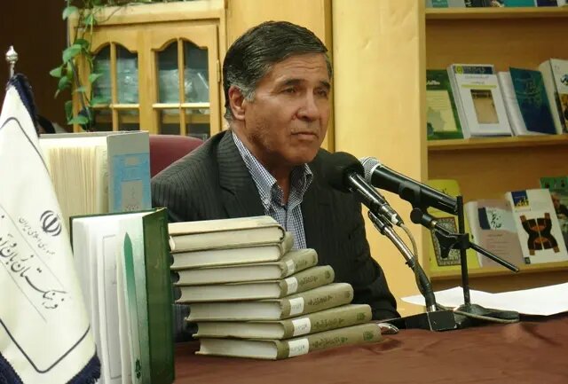 یاحقی