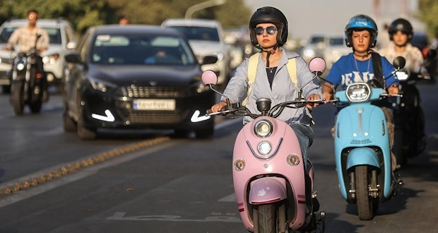 Womens-motorcycling