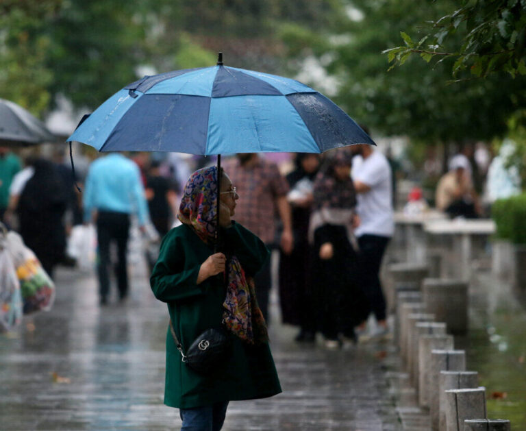 رگبار باران و رعدوبرق