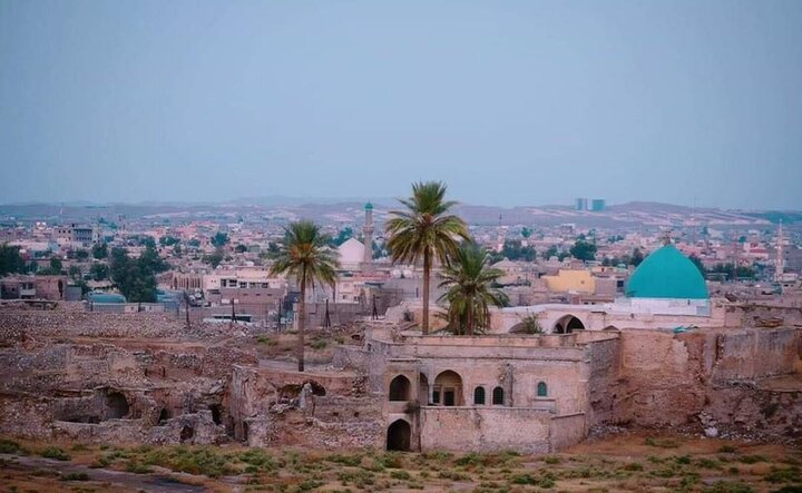 «نمک، خرما، توت»